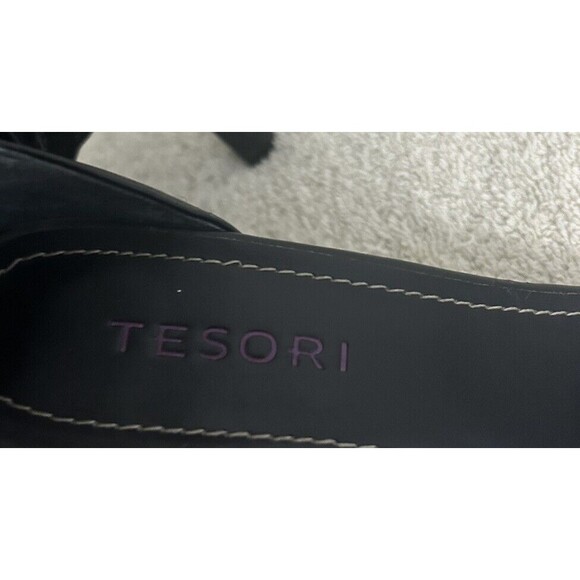 Tesori Women's 5M strappy Black Heel shoes 2 inch Heels with Flaws - Picture 9 of 14